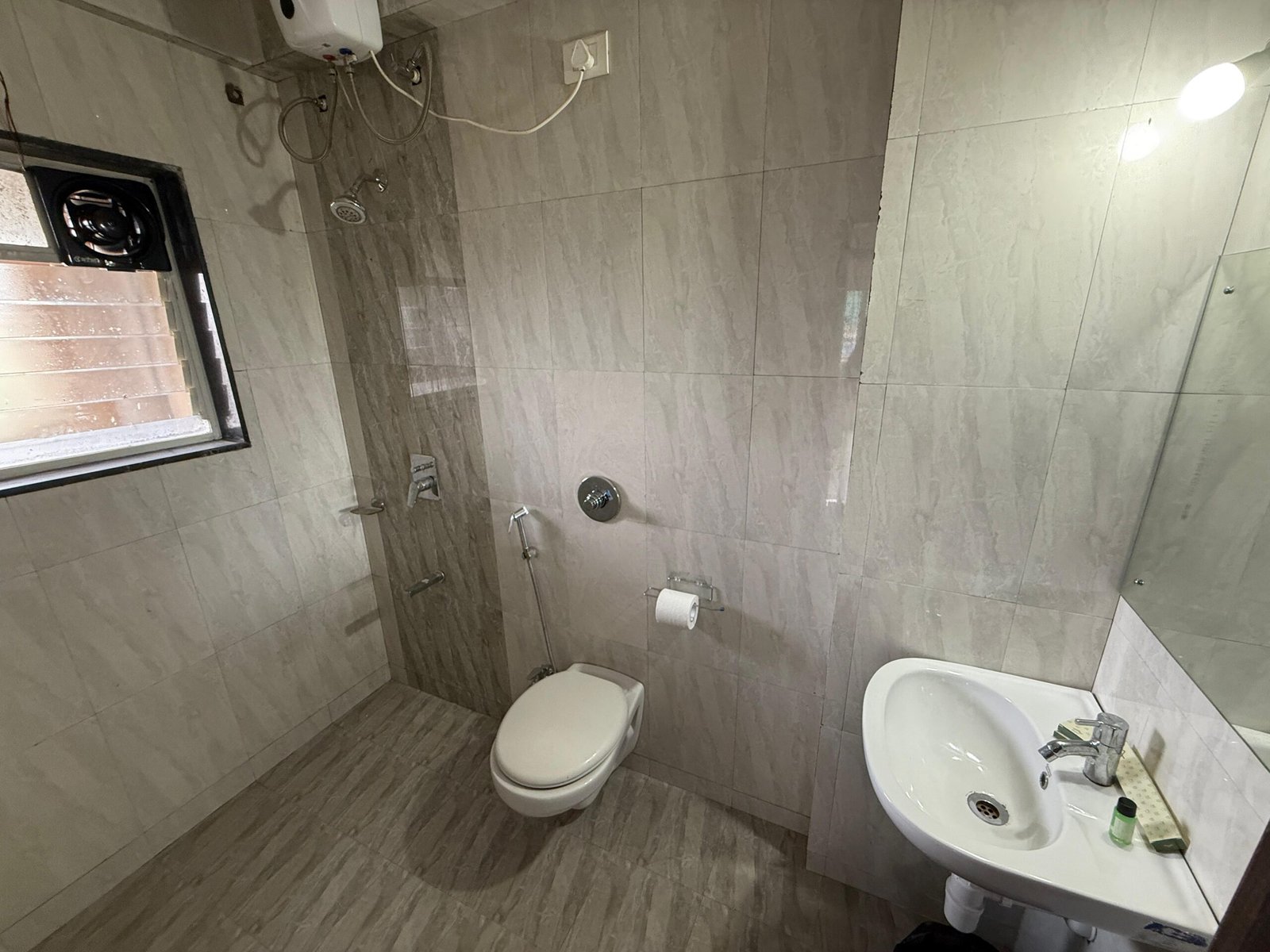 9d64e754-5596-43db-8adf-32bb3685dece