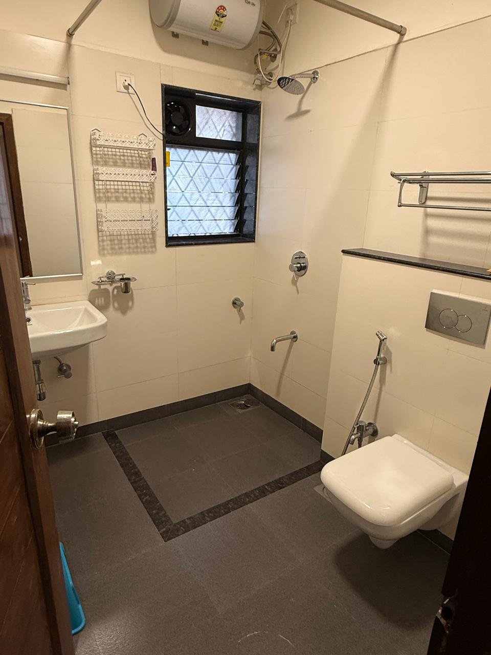 WhatsApp Image 2025-05-17 at 14.41.25 (1)