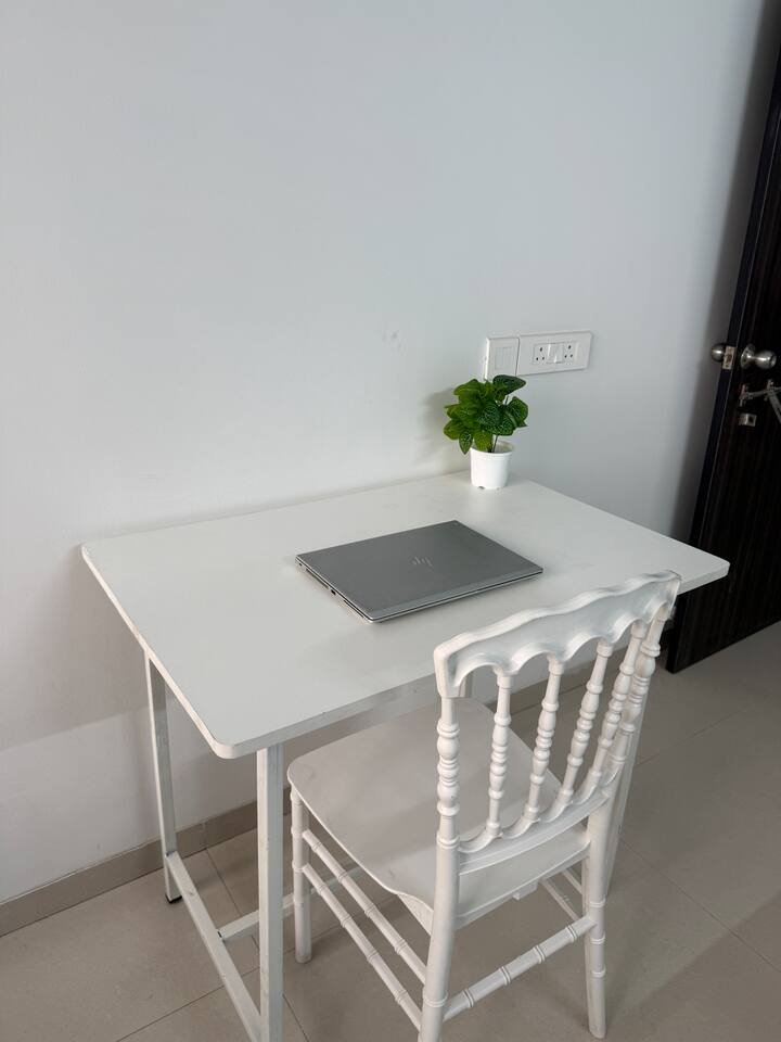 cb7b2c73-c4c8-4444-8a8d-4093fd898aa8