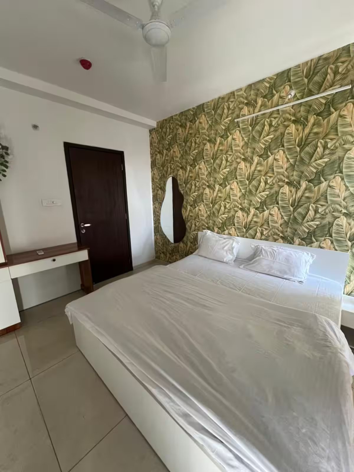 e5e477cf-1971-4dd1-901e-7d83b20db793