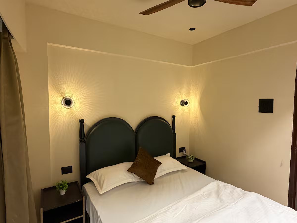 Blend 604 Pvt 1Bhk Apartment near Airport -14