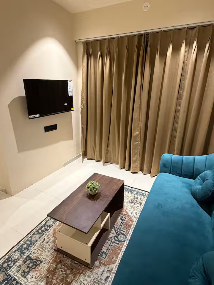 Blend 604 Pvt 1Bhk Apartment near Airport -4