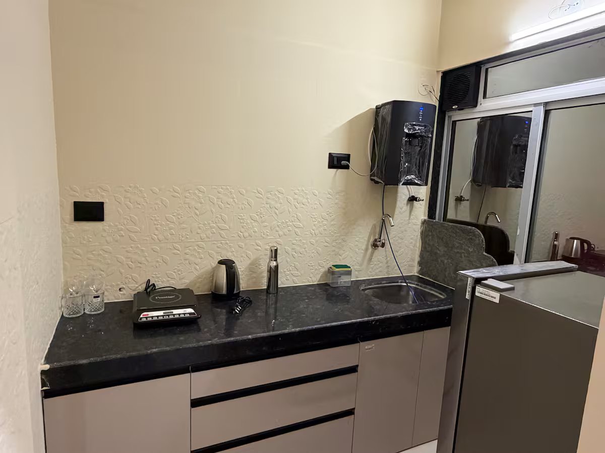 Blend 604 Pvt 1Bhk Apartment near Airport -5