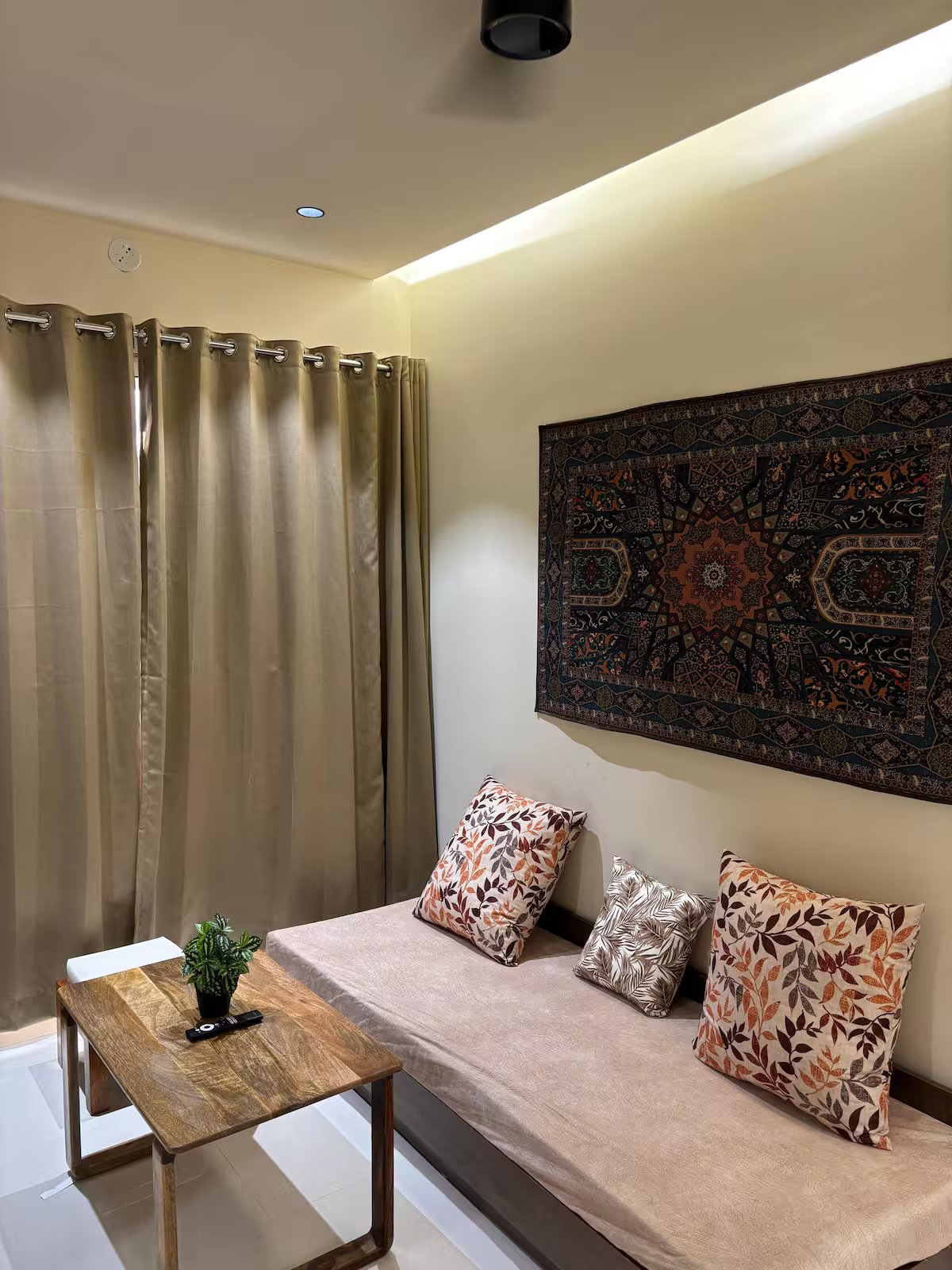 Nook 302 Pvt 1Bhk. Good Feel. Light. Nr Airport – 10