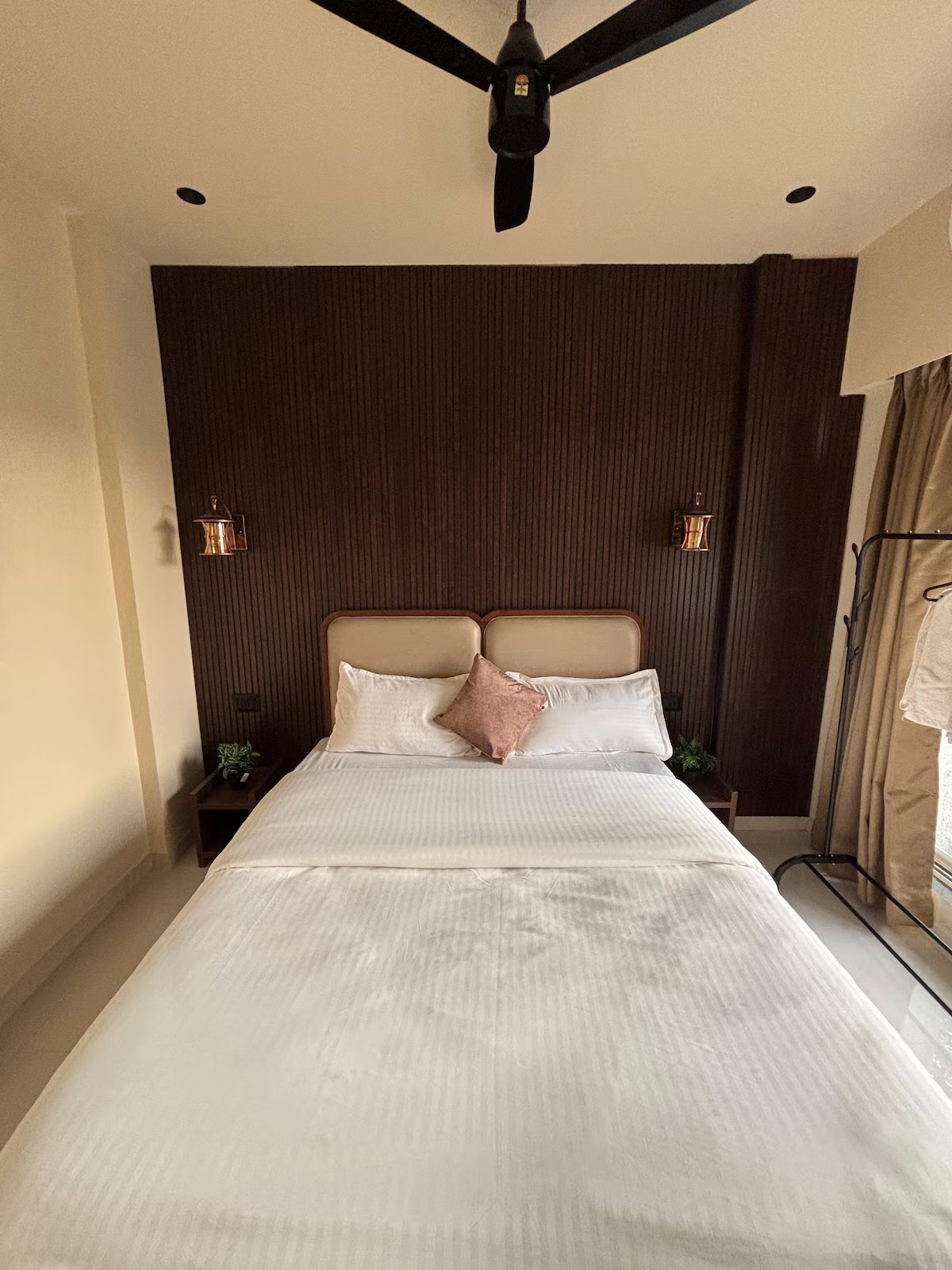 Nook 302 Pvt 1Bhk. Good Feel. Light. Nr Airport – 16