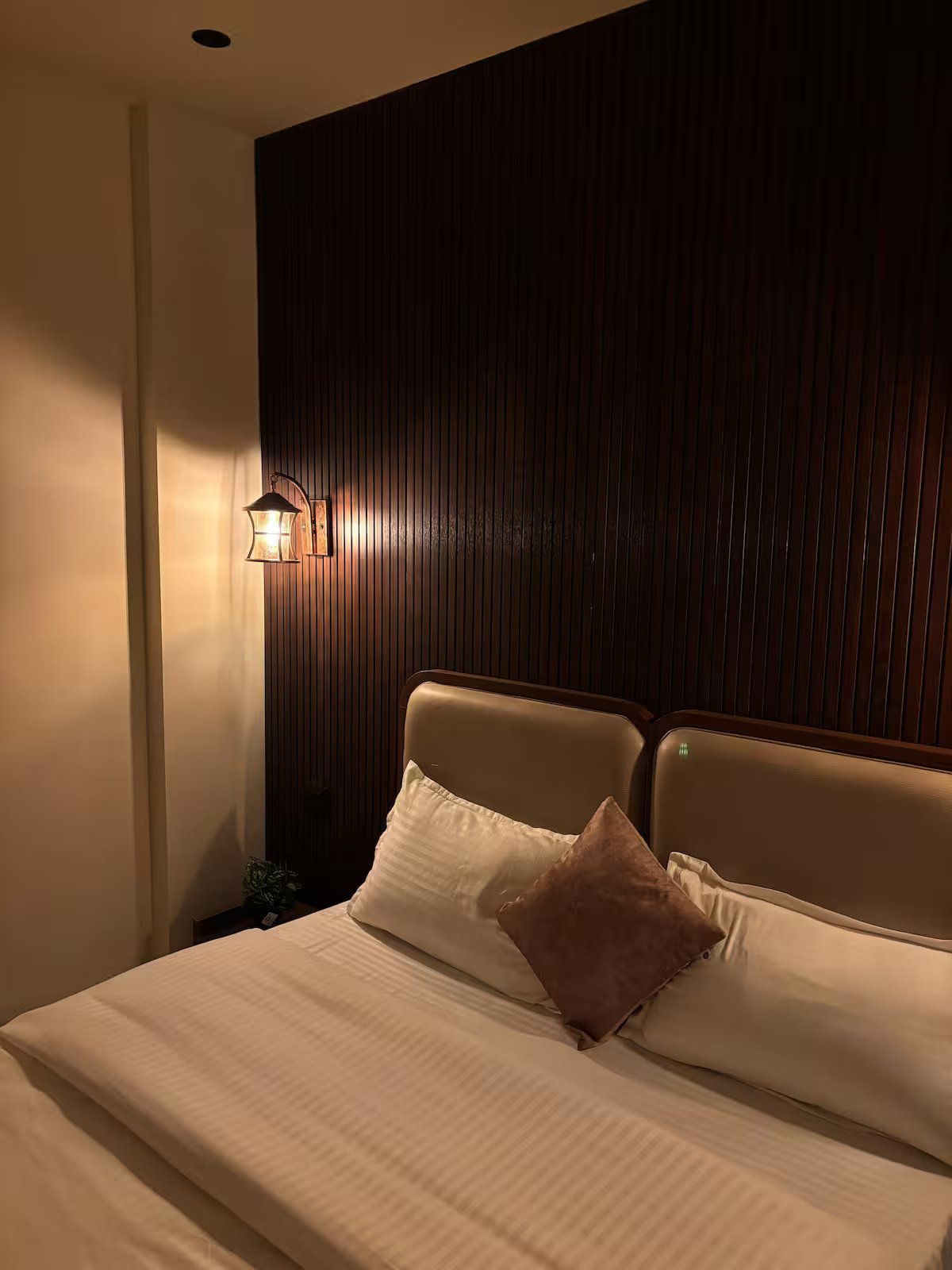 Nook 302 Pvt 1Bhk. Good Feel. Light. Nr Airport – 18