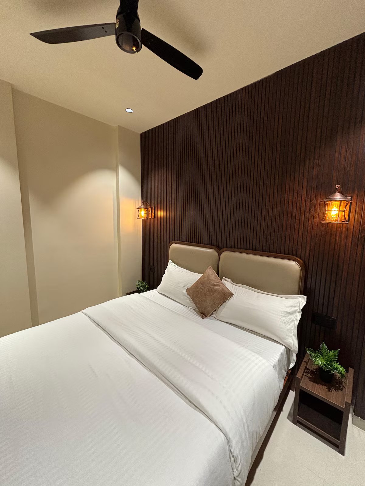 Nook 302 Pvt 1Bhk. Good Feel. Light. Nr Airport – 21