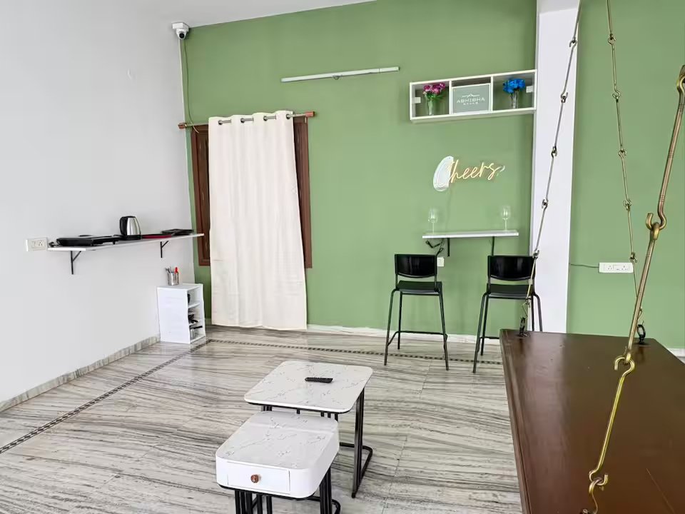 Veranda Private Terrace Getaway near Hitech – 1