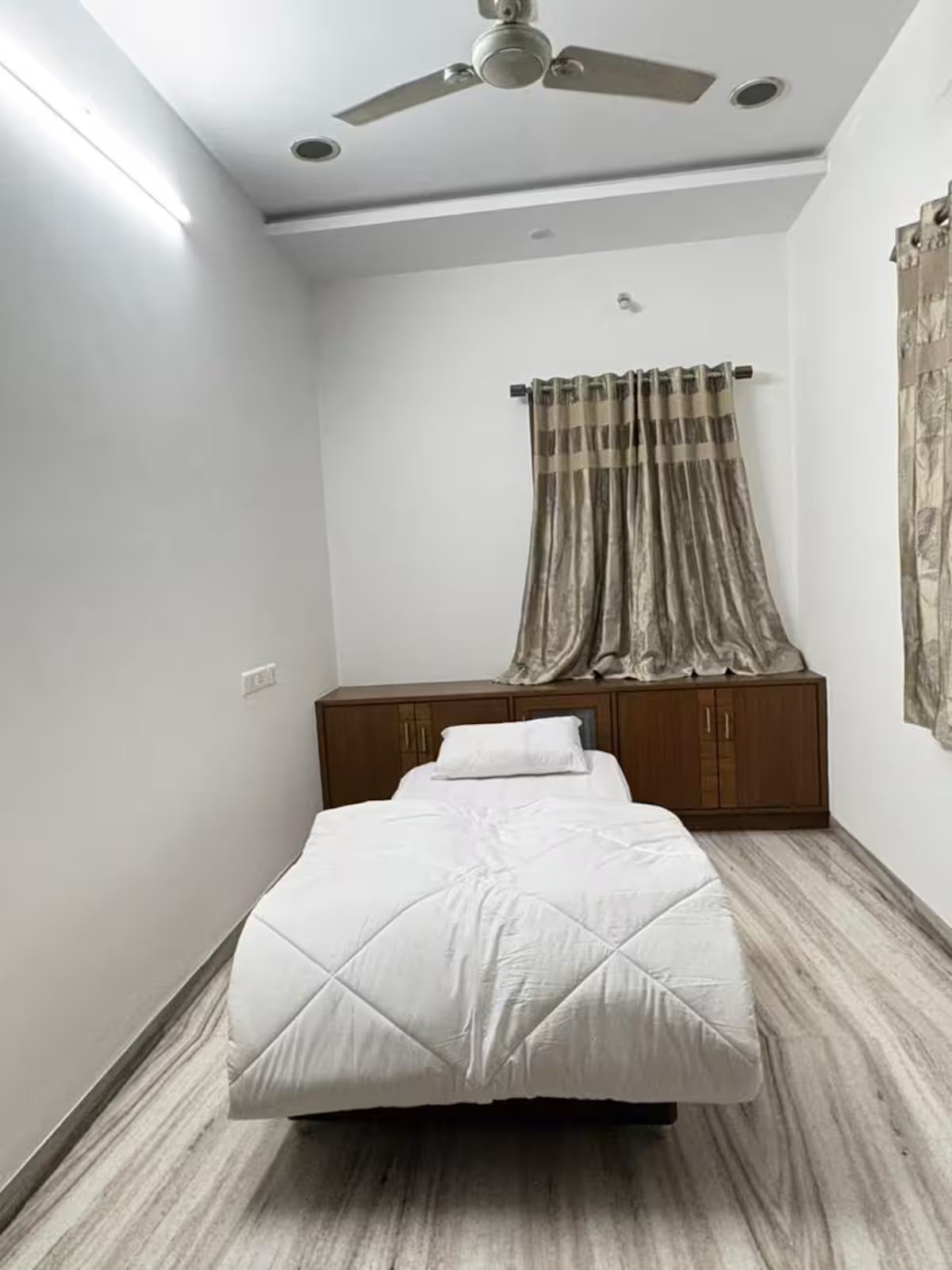 Zephyr Luxe 4Bhk Duplex near Hitech – 17